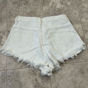 Stylish White Frayed Hem Women Shorts